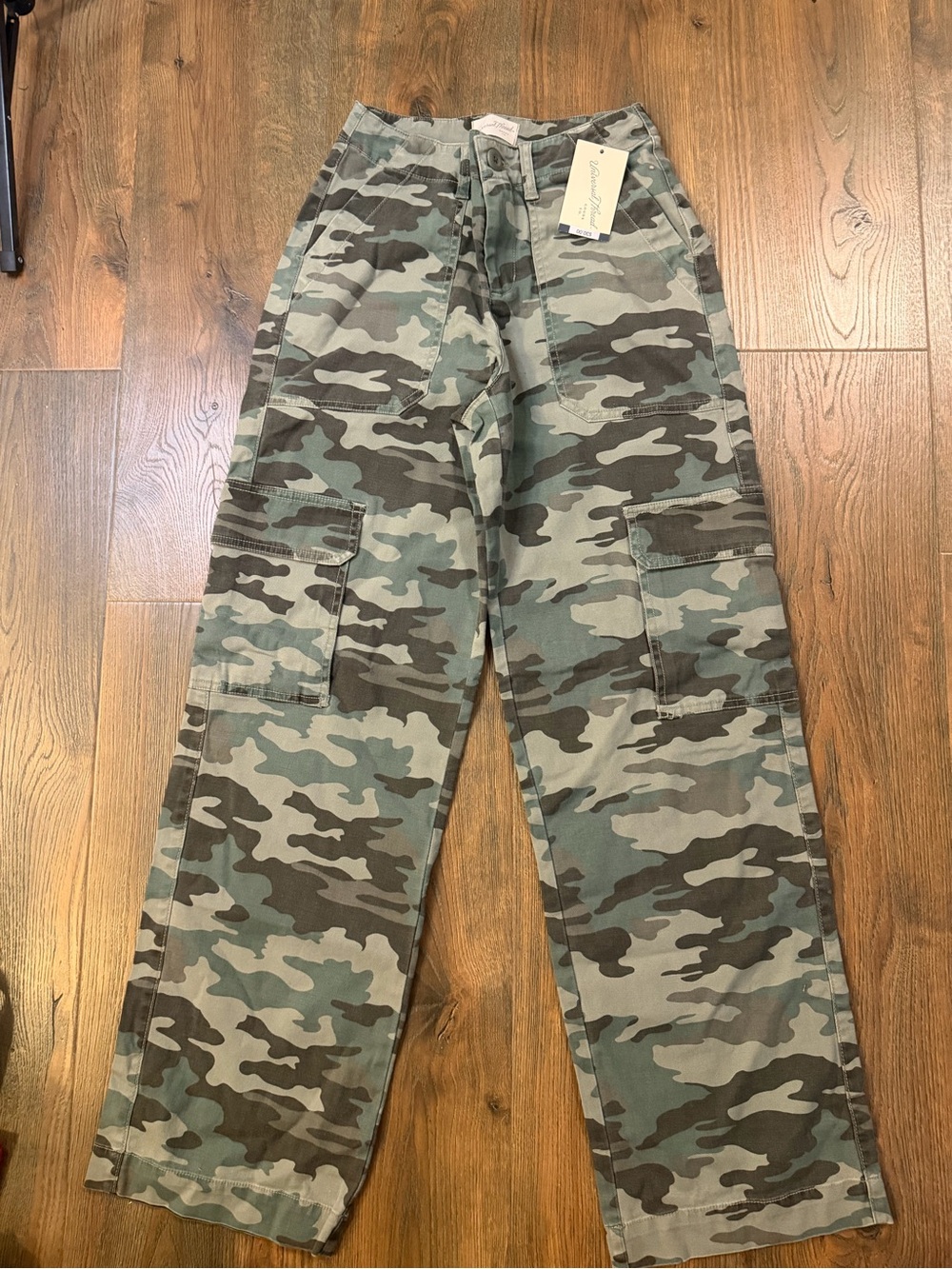 NWT- Universal Thread Women's Wide Leg Camouflage Cargo Pants - Green